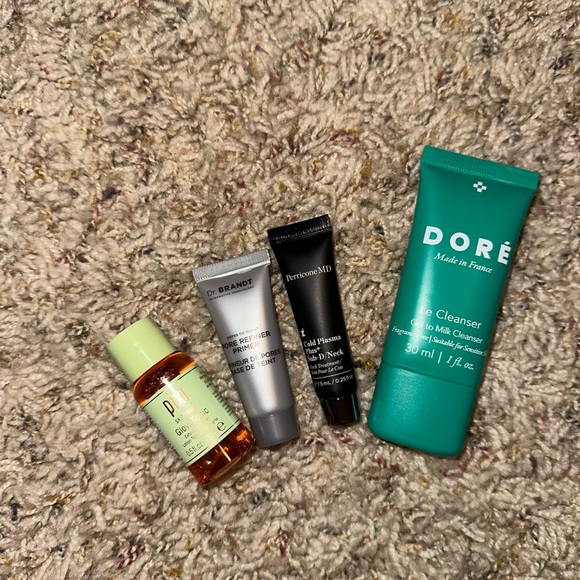4 piece skincare bundle mini set - Picture 2 of 2